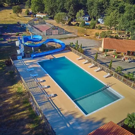 Campingplatz M.Home Confort F022 3Chbr/6Pers